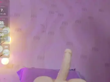 Innocenthazel  live sex cam