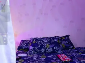 Innocenthazel  live sex cam