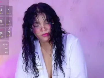 Innocenthazel  live sex cam