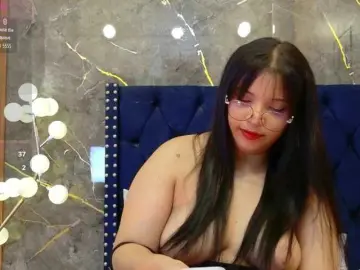 Innocenthazel  live sex cam