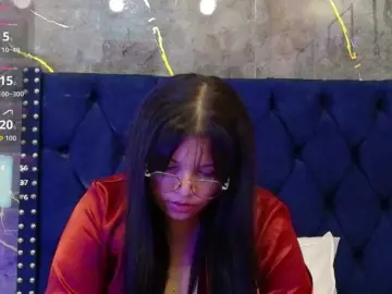 Innocenthazel  live sex cam