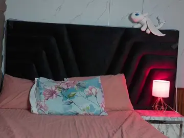 Innocenthazel  live sex cam