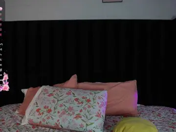Innocenthazel  live sex cam