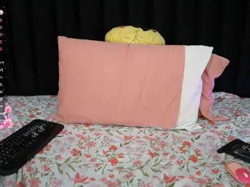 Innocenthazel  live sex cam