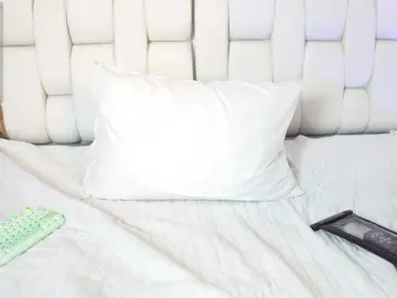 Innocenthazel  live sex cam