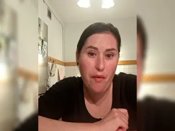 Loriktwinss  live sex cam