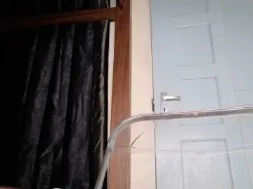 Bigzonroe24  live sex cam