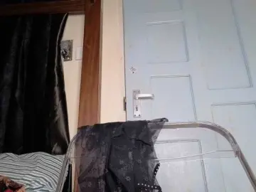 Bigzonroe24  live sex cam