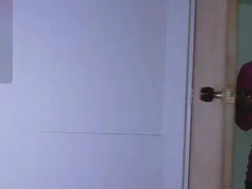 Daddysneakin  live sex cam