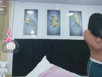 Daddysneakin  live sex cam
