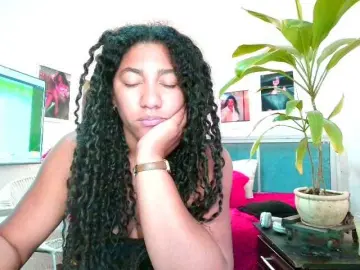 Bellacrespa  live sex cam