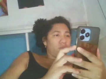 Bellacrespa  live sex cam