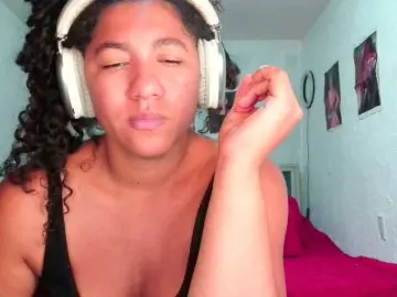 Bellacrespa  live sex cam