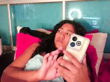 Bellacrespa  live sex cam