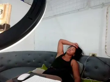 Bellacrespa  live sex cam