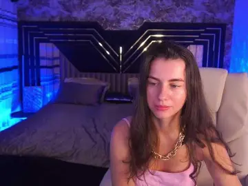LittleJulii  live sex cam