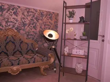 LittleJulii  live sex cam