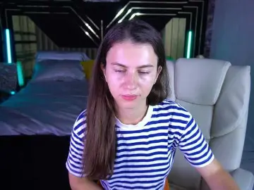 LittleJulii  live sex cam