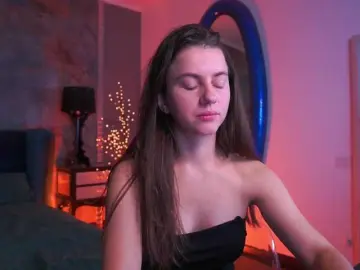 LittleJulii  live sex cam