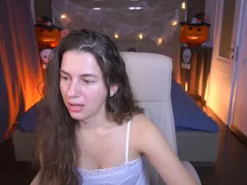LittleJulii  live sex cam