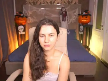 LittleJulii  live sex cam
