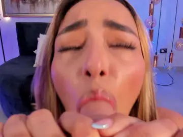 MelissaMoore  live sex cam