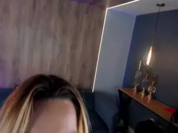 MelissaMoore  live sex cam