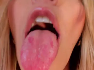 MelissaMoore  live sex cam