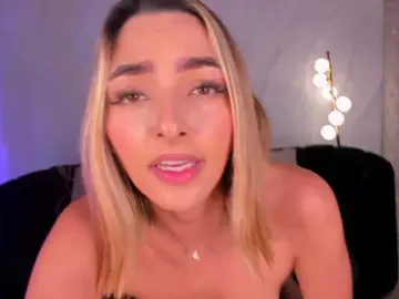 MelissaMoore  live sex cam