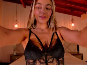 MelissaMoore  live sex cam