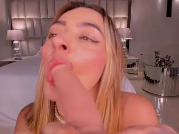 MelissaMoore  live sex cam