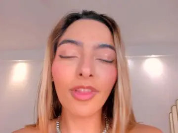 MelissaMoore  live sex cam