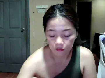 Wildhotsinglemom69  live sex cam