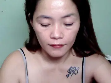 Wildhotsinglemom69  live sex cam