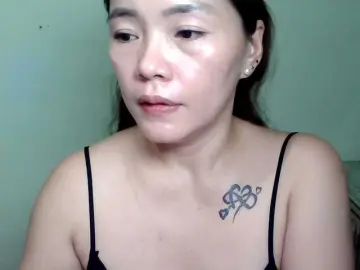 Wildhotsinglemom69  live sex cam