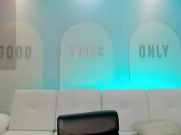 KylieJenkins  live sex cam