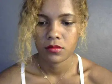 SAVANAH-AUBRI  live sex cam