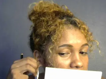 SAVANAH-AUBRI  live sex cam