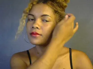 SAVANAH-AUBRI  live sex cam