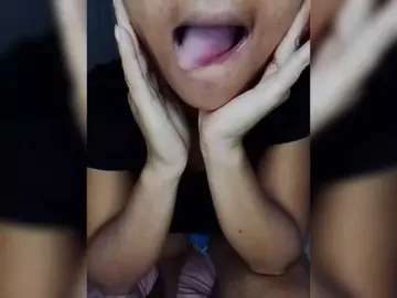 Sarah-71  live sex cam