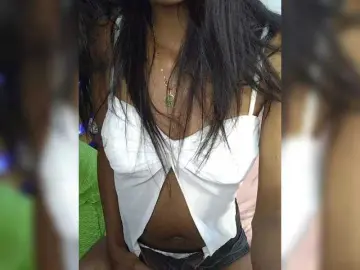 Sarah-71  live sex cam