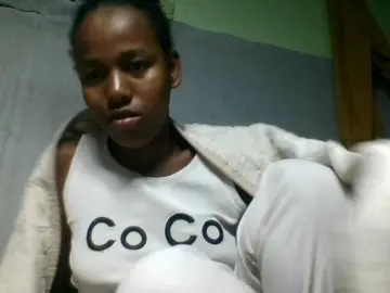 Valencia13  live sex cam