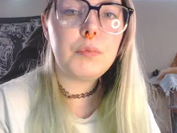 Cherribomb29  live sex cam