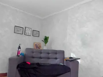 Deyymadisson  live sex cam