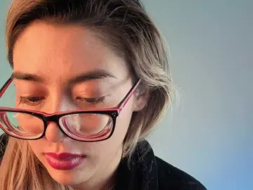 Charlotte-glasses  live sex cam