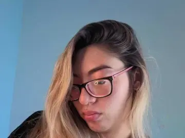 Charlotte-glasses  live sex cam