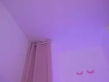 Bella-adams  live sex cam