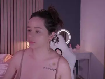 Bella-adams  live sex cam
