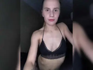 Me-la-nia19  live sex cam