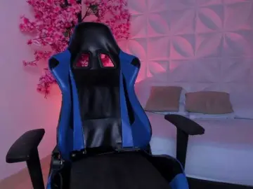 Cora-22  live sex cam